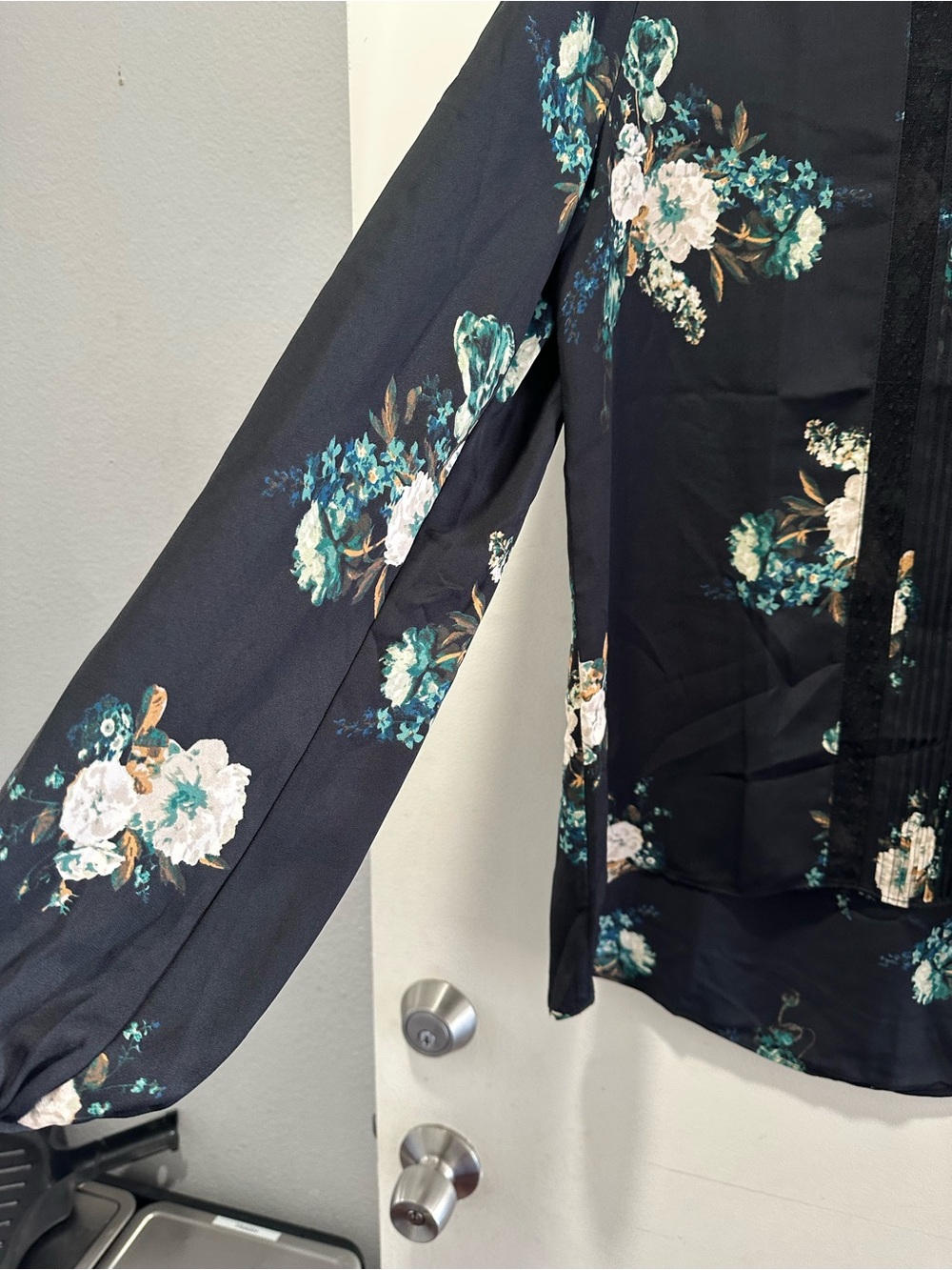White House Black Market Black Floral Pintuck Peasant Top - Picture 2 of 3
